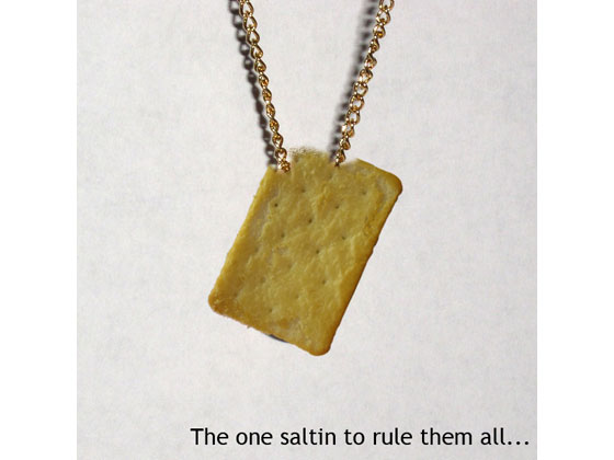 Saltinen slänger Frodo i väggen!